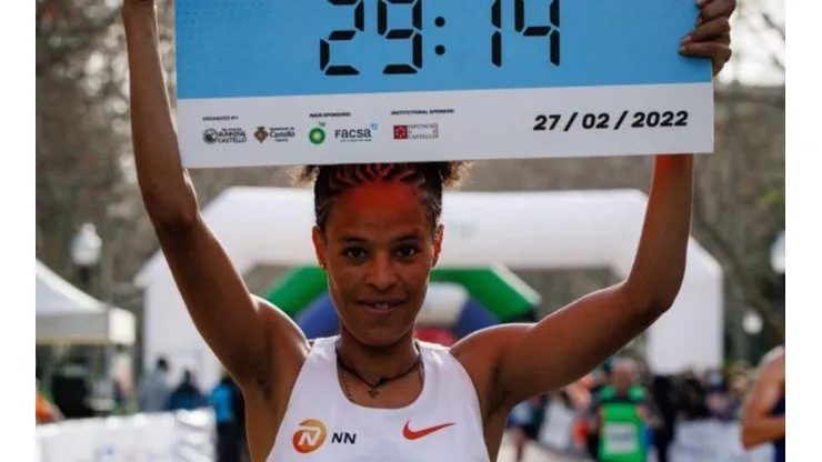 Foto: Divulgação fanabc.com - Yalemzerf Yehualaw quebrou seu próprio recorde na corrida daos 10 km