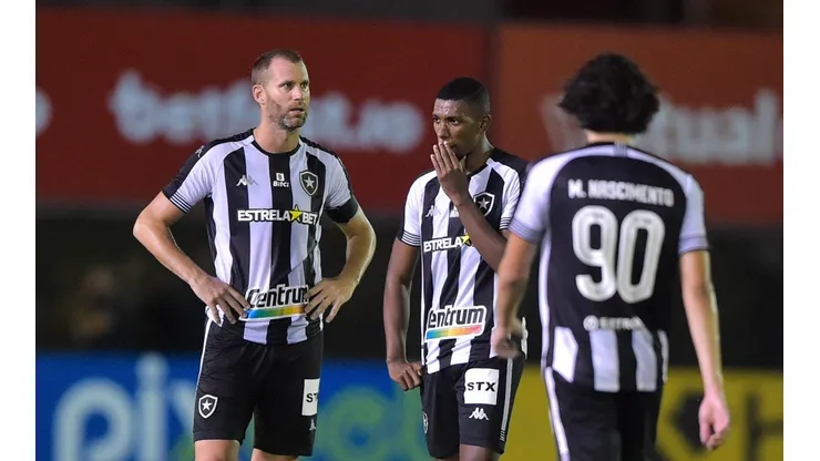 Foto: (Thiago Ribeiro/AGIF) - Joel Carli lamenta derrota do Botafogo neste domingo (27)