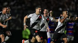 Jogadores do Vasco comemoram classificação diante do Fortaleza. Foto: Thiago Ribeiro/AGIF