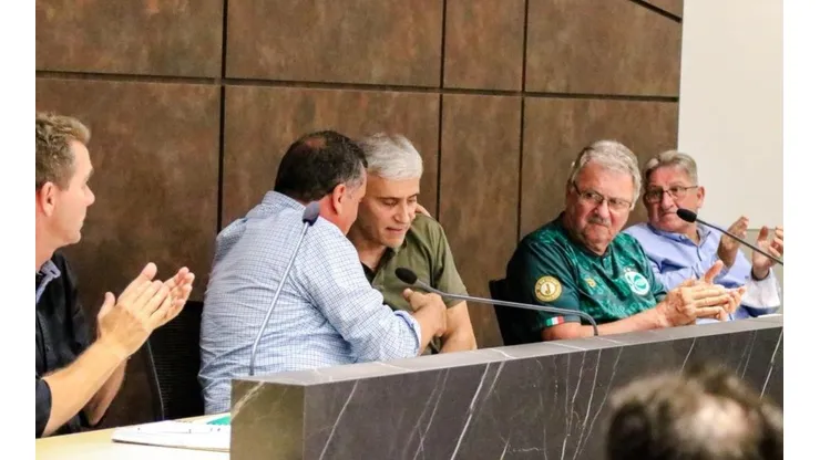 Foto: Fernando Alves / EC Juventude/ REPRODUÇÂO GLOBO ESPORTE - Walter durante sua posse presidencial do Clube