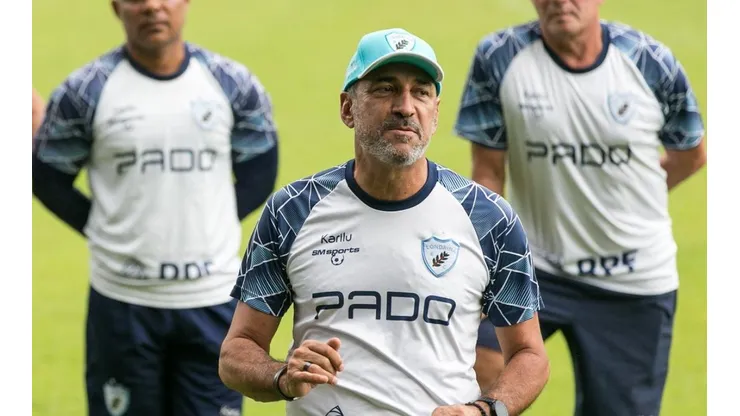 Foto: (Flickr Oficial Londrina/Ricardo Chicarelli/ Londrina EC.) - Vinícius Eutrópio confirmou que promoverá várias mudanças na escalação do Londrina