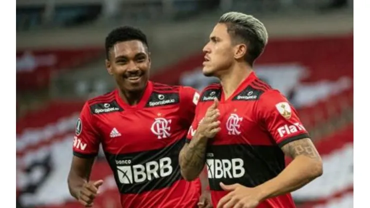 - Vitinho ao lado de Pedro