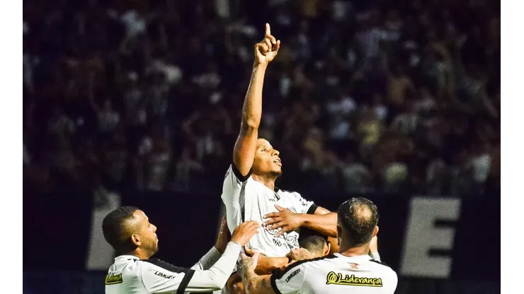 Foto: (R.Pierre/AGIF) - Oberdan tem boas lembranças do último clássico atuando pelo Figueirense