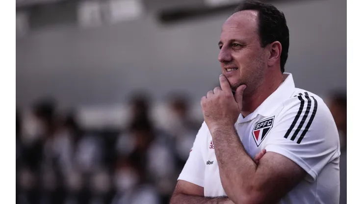 Foto: Ettore Chiereguini/AGIF - Rogério Ceni é referência para goleiro do Campinense e os dois se encontram pela Copa do Brasil