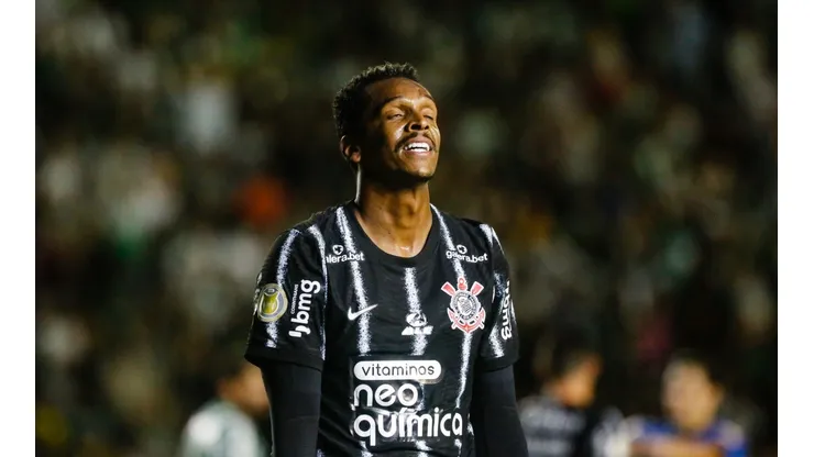 Luiz Erbes/AGIF - Jô volta aos treinos do Corinthians