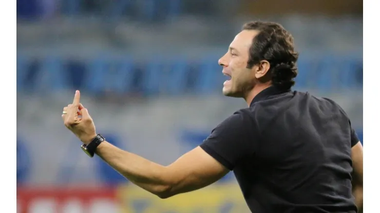 Fernando Moreno/AGIF - Bruno Pivetti em ação pelo Vitória em 2020