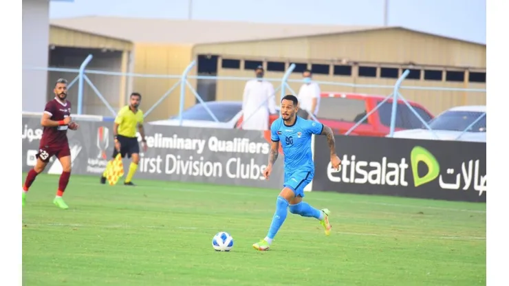 Diogo Acosta em ação pelo Dibba Al Fujairah (Foto: Dibba Al Fujairah)