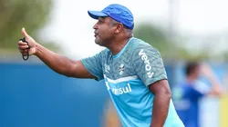 Foto: Lucas Uebel/Grêmio/Divulgação - Roger Machado: vem aprovando o desempenho do meio-campista