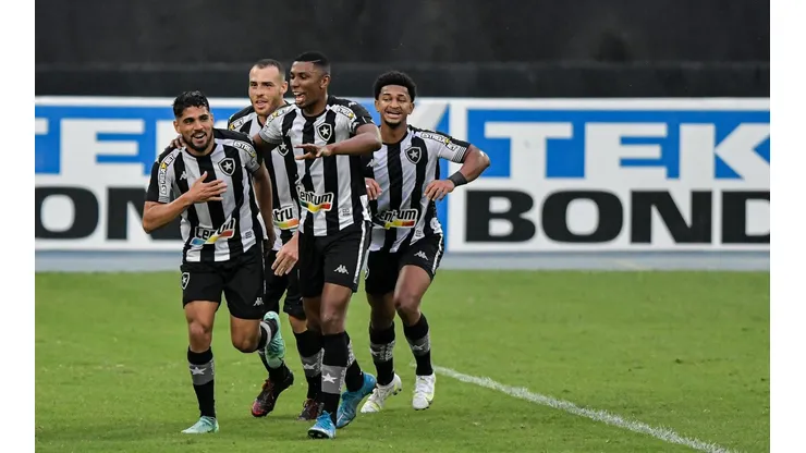 Foto: Thiago Ribeiro/AGIF | Daniel Borges e Jonathan são criticados por parte da torcida do Botafogo
