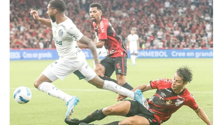 Foto: Gabriel Machado/AGIF - Nos minutos finais, a arbitragem marcou pênalti de Marcinho em Wesley