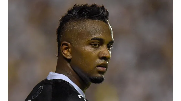 Foto: Thiago Ribeiro/AGIF - Kelvin teve Vítor Pereira como técnico no Porto.