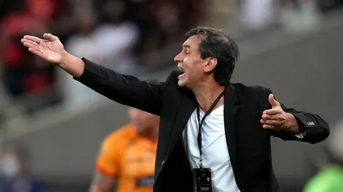 - Fabián Bustos é o novo treinador do Peixe