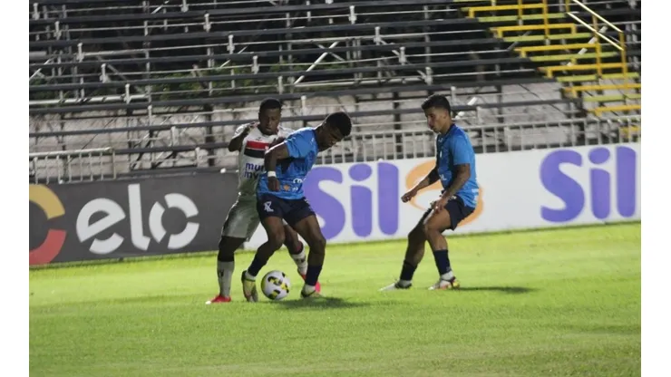 Luiz Cosenzo/Agência Botafogo. O time paranaense superou o Botinha com um jogador a menos e gol nos acréscimos