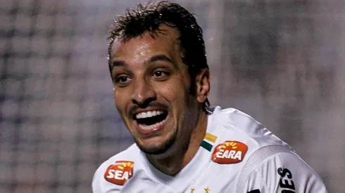 - Edu Dracena é o homem forte do futebol santista