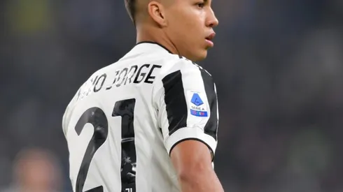 Kaio Jorge com a camisa da Juventus (Foto: Site oficial da Juventus)