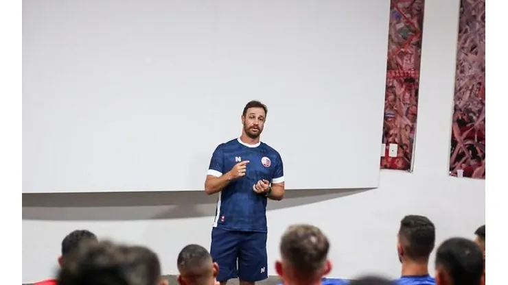 Após eliminação, Felipe Conceição lamenta e dá caminho para Náutico se reerguer: "Precisam sustentar"
