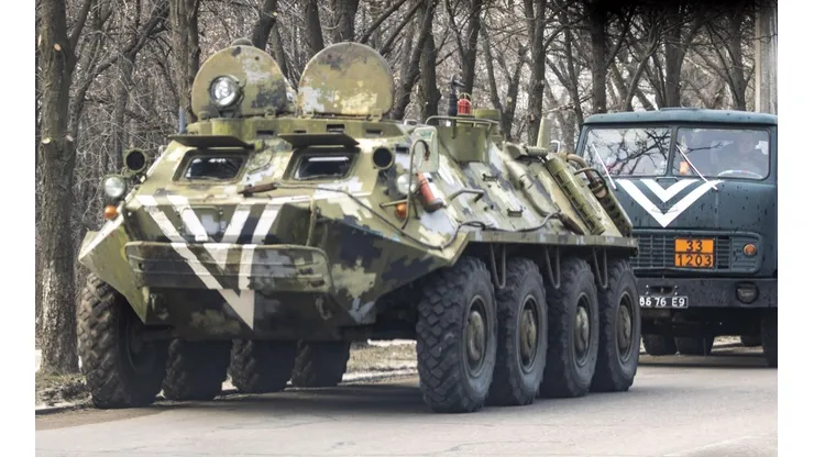 Foto: Aytac Unal/Anadolu Agency via Getty Images | Uma visão de veículos militares após a operação militar da Rússia em 24 de fevereiro de 2022, em Kramatorsk, Ucrânia