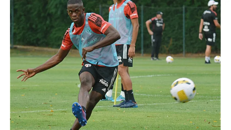 Andrés Colorado foi anunciado como jogador do São Paulo (Foto: Twitter oficial do São Paulo)