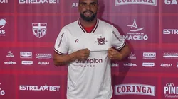 Divulgação/Twitter CRB. Maicon em apresentação ao CRB.