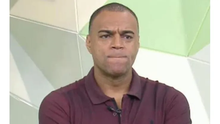 - O comentarista vê a equipe pressionada por vitória nesta partida