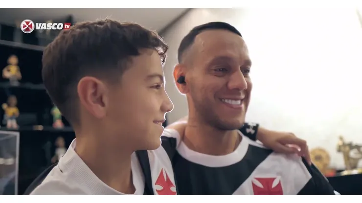 Vasco anuncia a contratação de Souza. Foto: Reprodução Vasco TV.