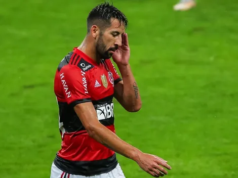 Isla perde espaço com Paulo Sousa e provável futuro do lateral chama atenção