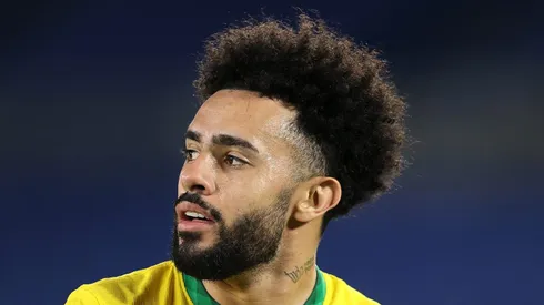 Claudinho em campo pela Seleção Brasileira olímpica. Futuro do meia ganha reviravolta.