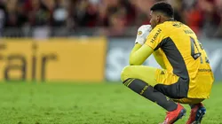 Foto: Thiago Ribeiro/AGIF | Hugo acabou virando alvo das criticas, mas treinador saiu em defesa do arqueiro