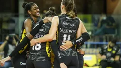 Foto: Eliezer Esportes/Praia Clube - Meninas do praia clube entram em quadra para seguir na liderança