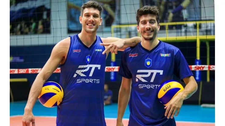 Foto: FIVB - Facundo e Uriarte unidos em quadra