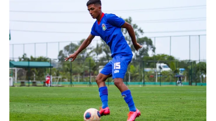 Arthur Nascimento subiu para os profissionais do São Caetano (Foto: São Caetano)