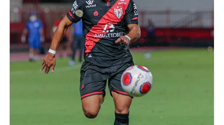 Jean Carlos fez sua estreia no Atlético-GO (Foto: Bruno Corsino-ACG)