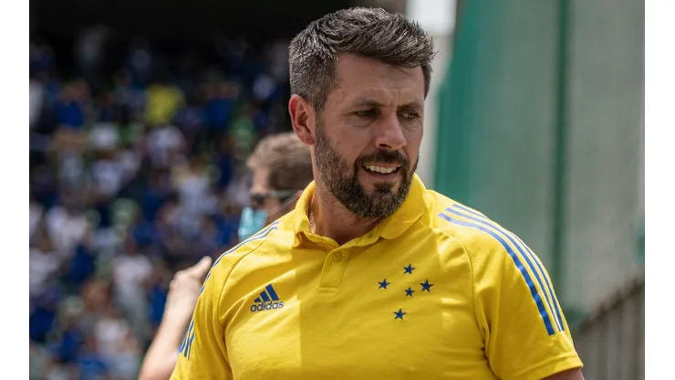Foto: Alessandra Torres/AGIF - Pezzolano foi expulso em empate do Cruzeiro com o Villa Nova-MG