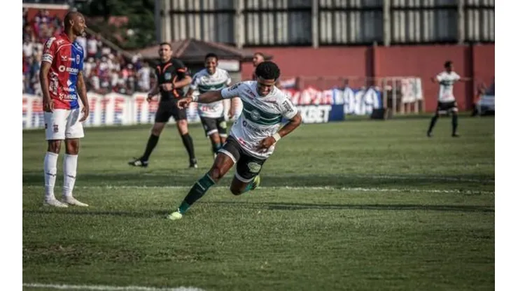 Foto: Divulgação/Coritiba Warley comemorando gol na estreia pelo Coxa