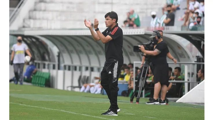 Cacique Medina fará mudanças no ataque devido às contusões e novidades na equipe