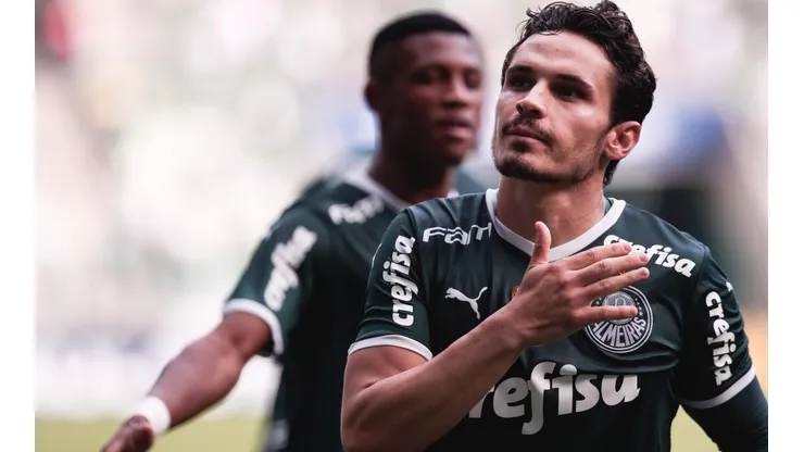 Foto: Ettore Chiereguini/AGIF | Raphael Veiga marcou de pênalti na vitória do Palmeiras sobre o Santo André