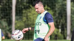 Foto: (Flickr Oficial Londrina/Ricardo Chicarelli/Londrina EC.) - Eltinho não está à disposição do Londrina para o próximo jogo do Estadual