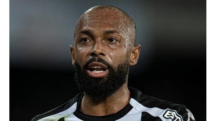 - O meia ainda ressaltou que está a disposição para disputar o clássico