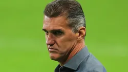 - O técnico foi demitido após tropeçar no Campeonato Estadual