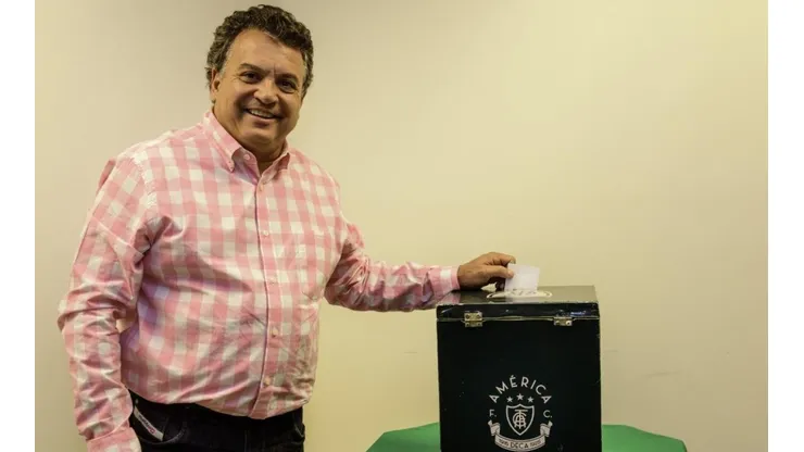 FOTO: MOURÃO PANDA/AMÉRICA-MG - Presidente durante as últimas eleições do clube