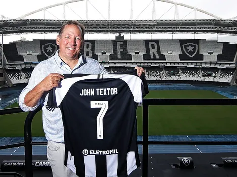 Escudo do clube carioca aparece em jogo do Crystal Palace e chama atenção de torcedores