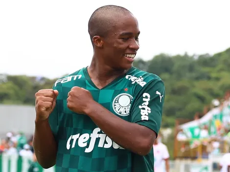 Disputado, Endrick vai ao Camp Nou, assiste ao jogo do Barça e posta foto com corações