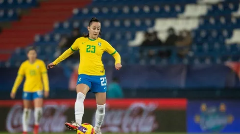 Celebrando retorno à Seleção, meio-campista Luana fala sobre possível retorno ao futebol brasileiro