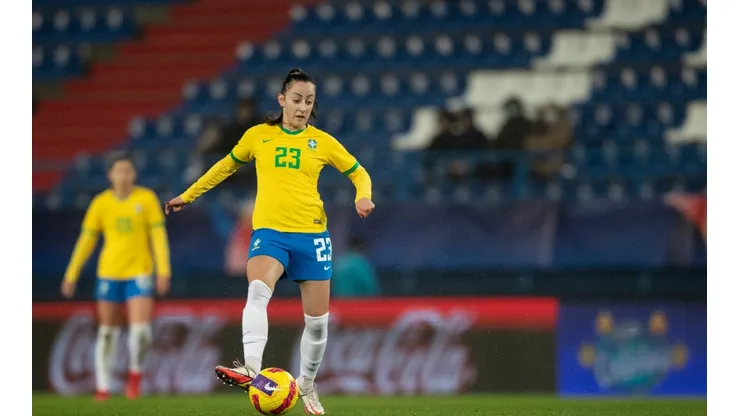 Celebrando retorno à Seleção, meio-campista Luana fala sobre possível retorno ao futebol brasileiro