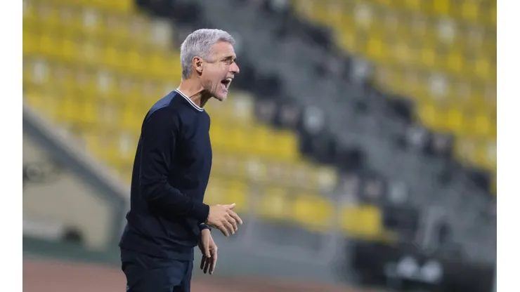 Foto: Simon Holmes/NurPhoto via Getty Images | Luís Castro é a bola da vez em General Severiano