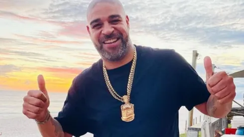 Reprodução/Instagram oficial do Adriano Imperador - Adriano posa para suas redes sociais.