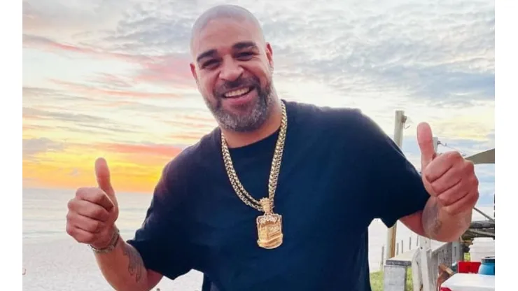 Reprodução/Instagram oficial do Adriano Imperador - Adriano posa para suas redes sociais.