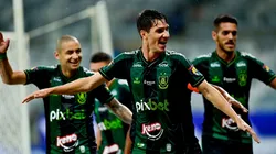 Alê é um dos grandes destaques do meio de campo do América; jogador está entre os que brilham no time desde 2020