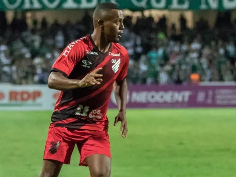 Carlos Eduardo é procurado por 3 times da Série A e dá resposta