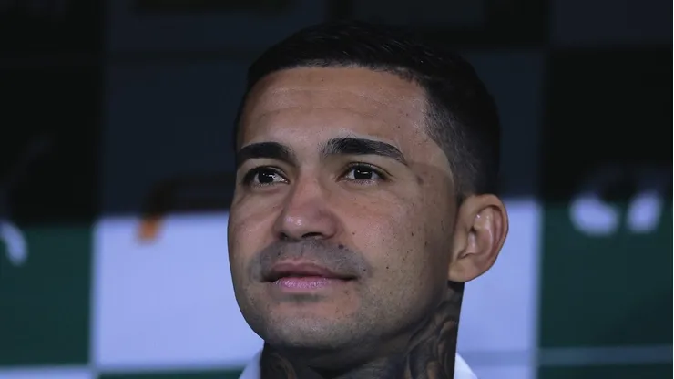 Dudu durante partida contra o Atlético-GO no Allianz Parque. Atacante é alvo de especulações.